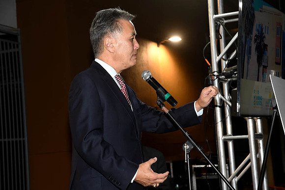 MJE_9525